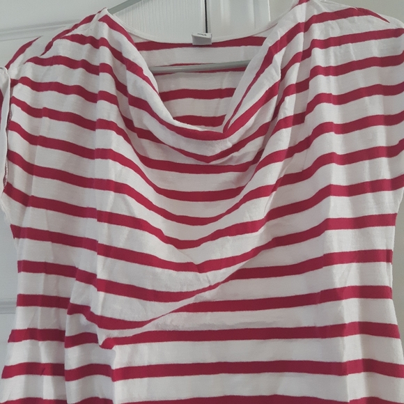 Old Navy maternity t-shirt - Picture 2 of 2